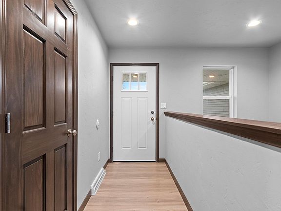 5th image of 3200 S Weiler Rd