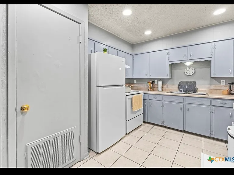 501 Sunset Ln #D — Photo 10