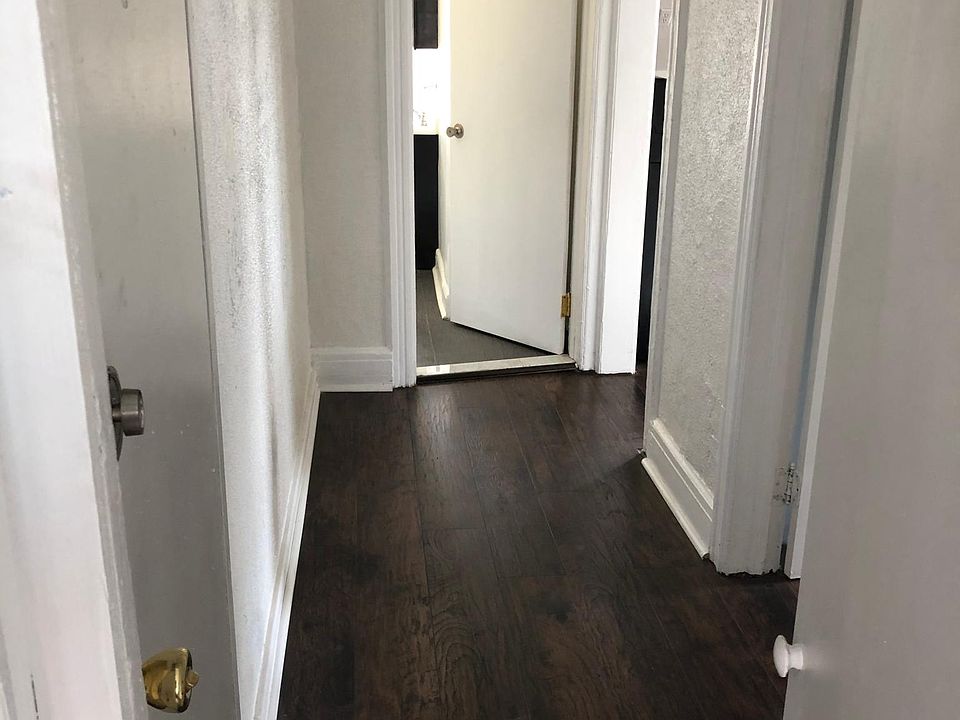 1st image of 449 4th Ave W Floor 3