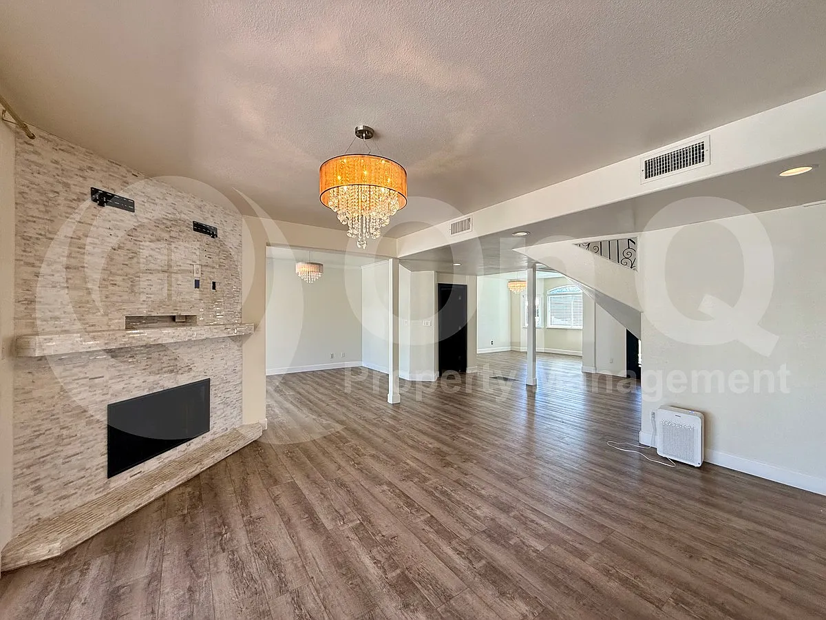 5 bed, 4.0 bath, 3504 sqft, $5,200 — Photo 3