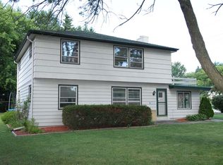 6779 N Range Line Rd, Glendale, WI 53209