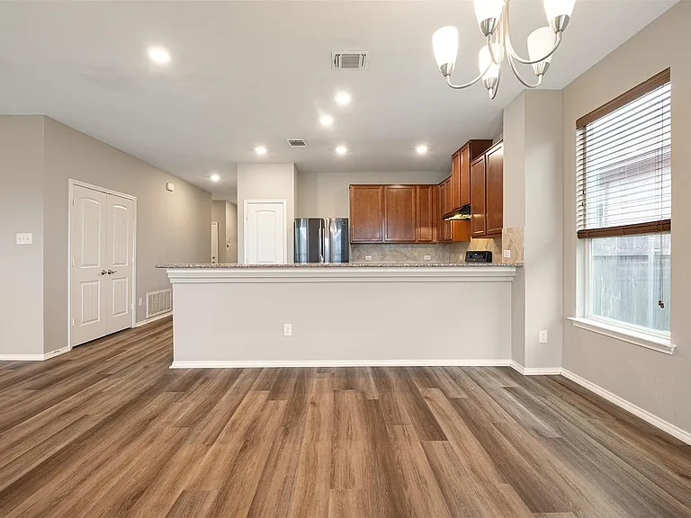 12401 Franklin D Roosevelt St — Photo 10