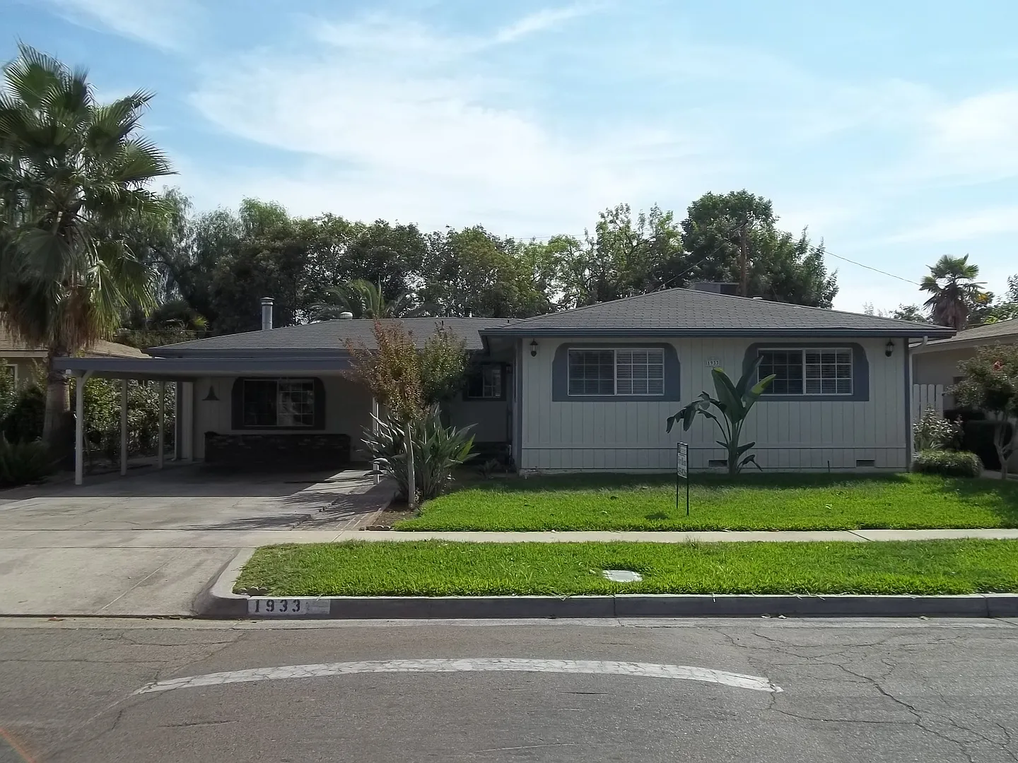 Spacious and updated home offering nice amenities and a nice floor plan. Close to shopping, schoo... — Photo 1