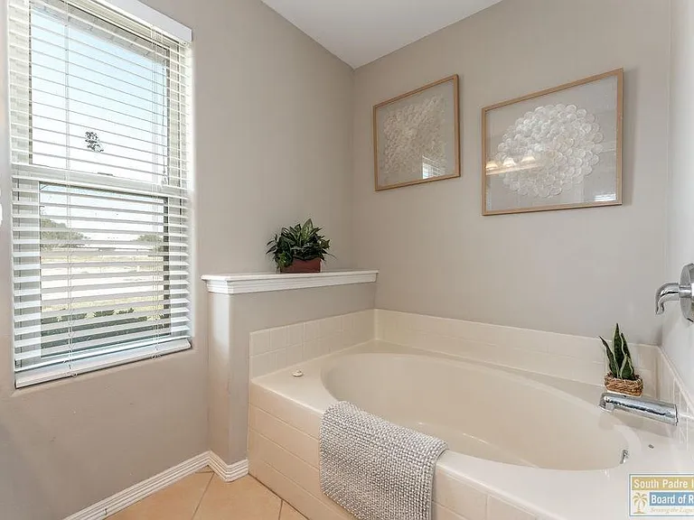 7 N Bay Hill Dr — Photo 34