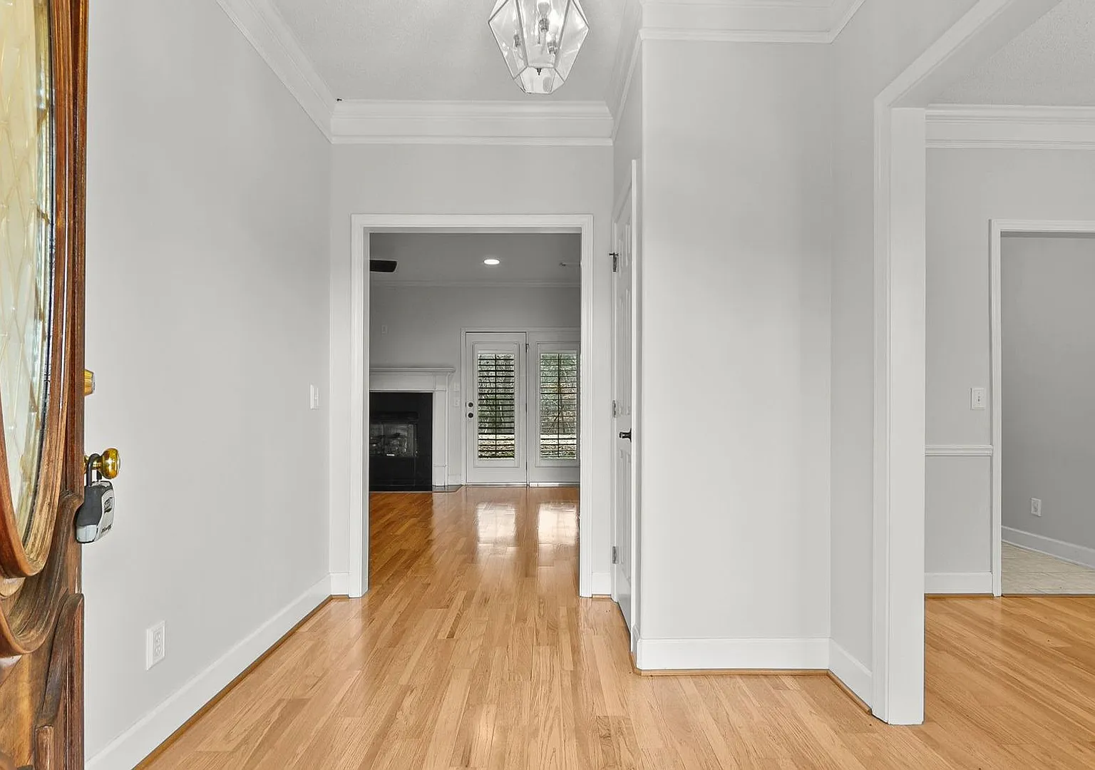 Spacious 3 Bed 2.5 Bath! Available for Fall 2026! Call to Schedule a Tour Today! — Photo 4
