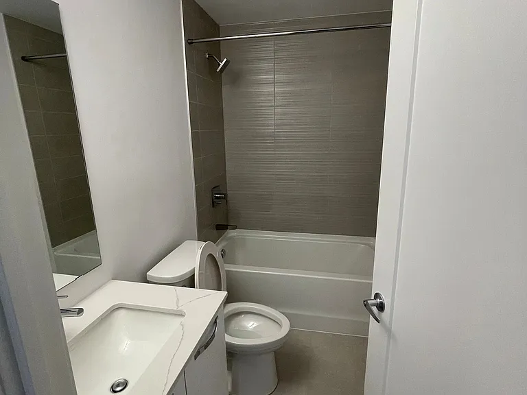 75 James St S #1816 — Photo 4