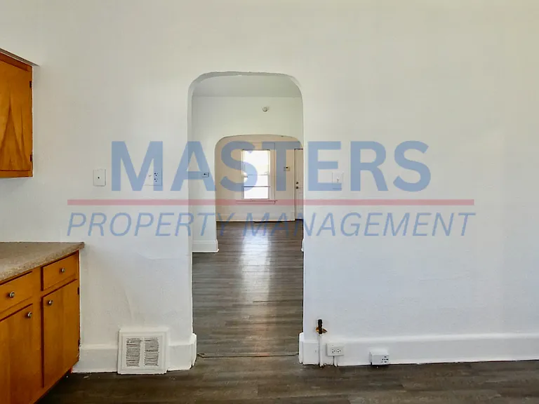 420 Everett St — Photo 17