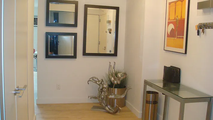 Rented by La Seven Inc. | media 9