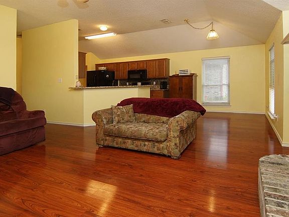 5th image of 10405 Lone Pine Ln