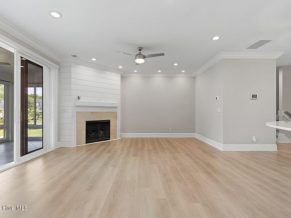 3rd image of 620 Eastwood Park Road Unit 4b