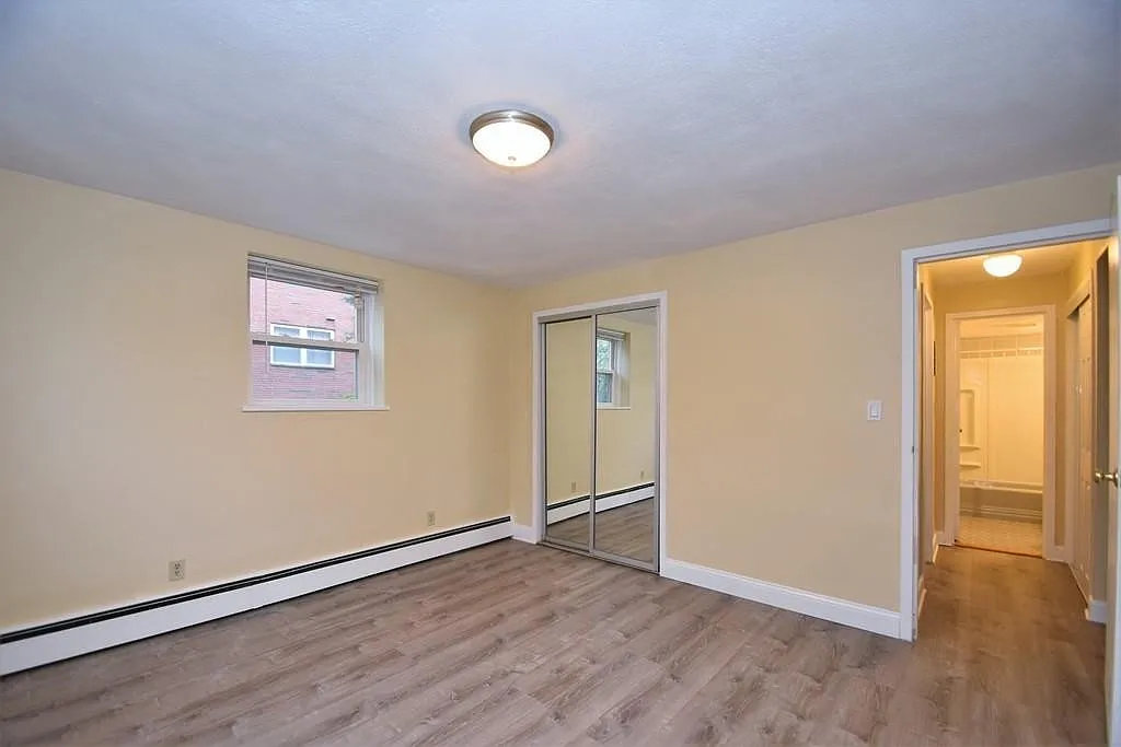 2 bed, 730 sqft, $2,300 — Photo 3
