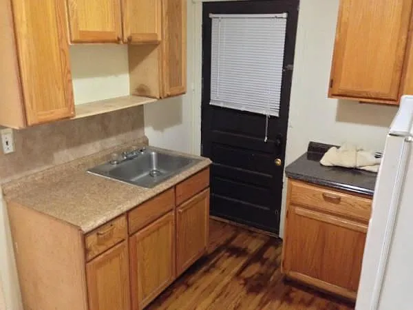 1 bed, 1.0 bath, $1,400 — Photo 3