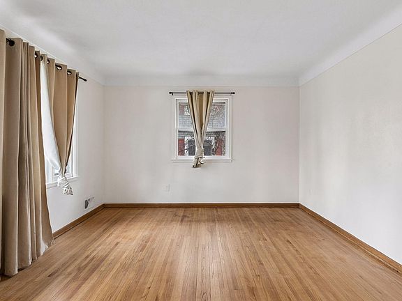 5th image of 2637 5th Ave E