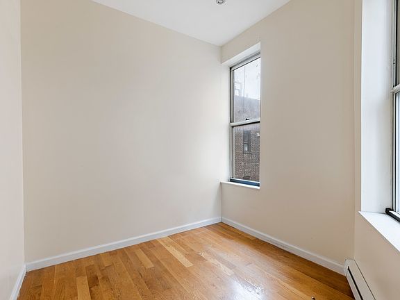 4th image of 138 W 109th St APT 4E
