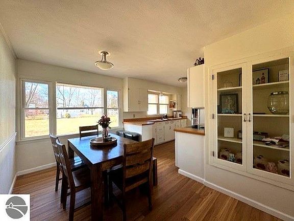 3rd image of 214 Grafton Ave