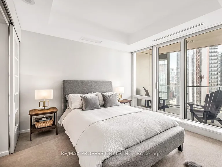 180 University Ave #2403 — Photo 16