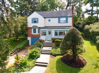 44 Rugby Rd, Manhasset, NY 11030