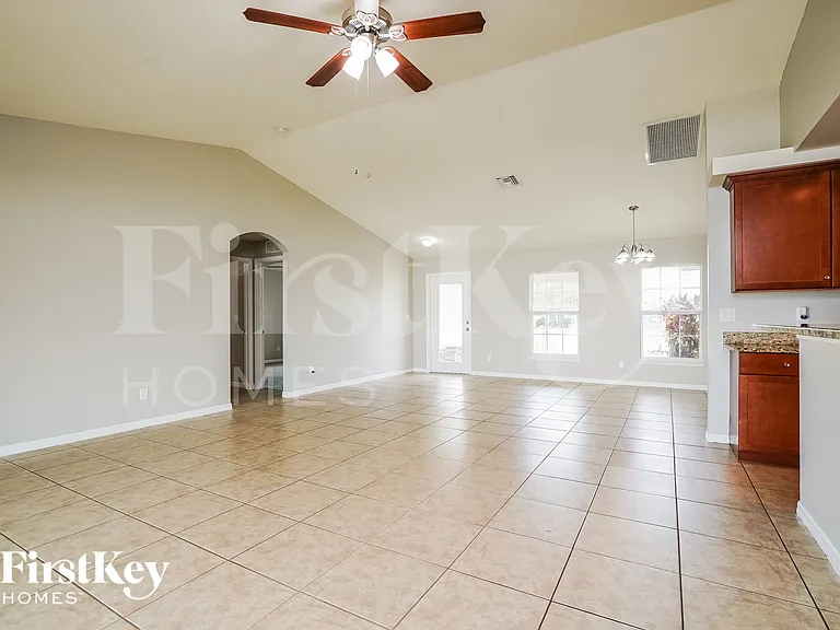 3229 NW 1st Ave — Photo 3