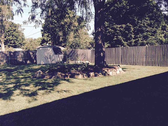 3rd image of 4015 Manor Dr