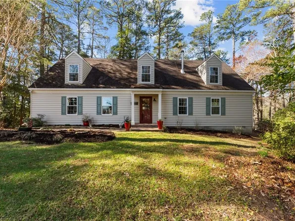 504 Cannon Dr, Carrollton, VA 23314