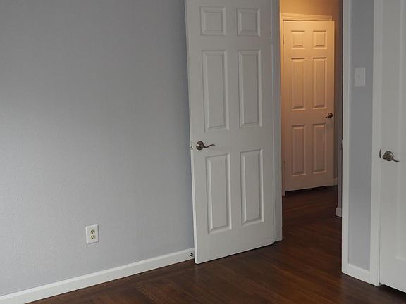 4th image of 50 Henderson Pl