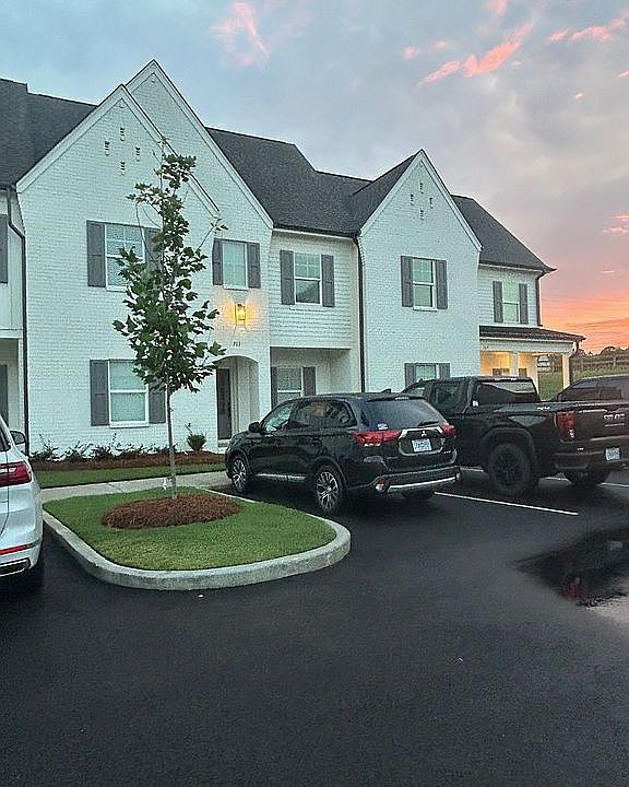 1st image of 711 Southview Dr