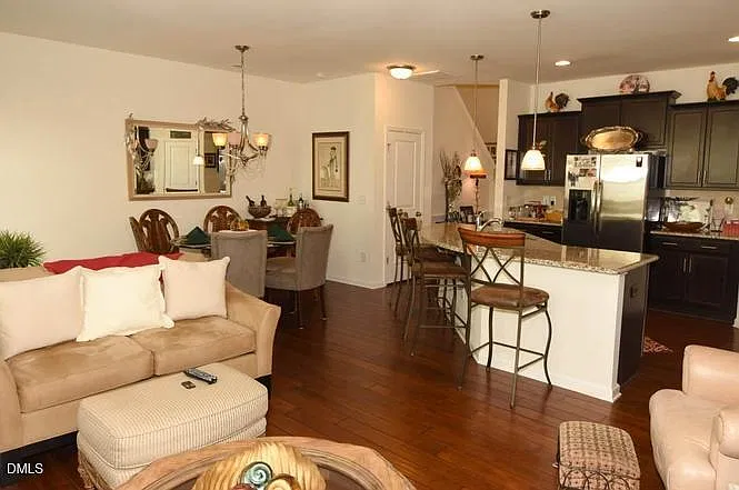 801 Trendy Ln — Photo 3