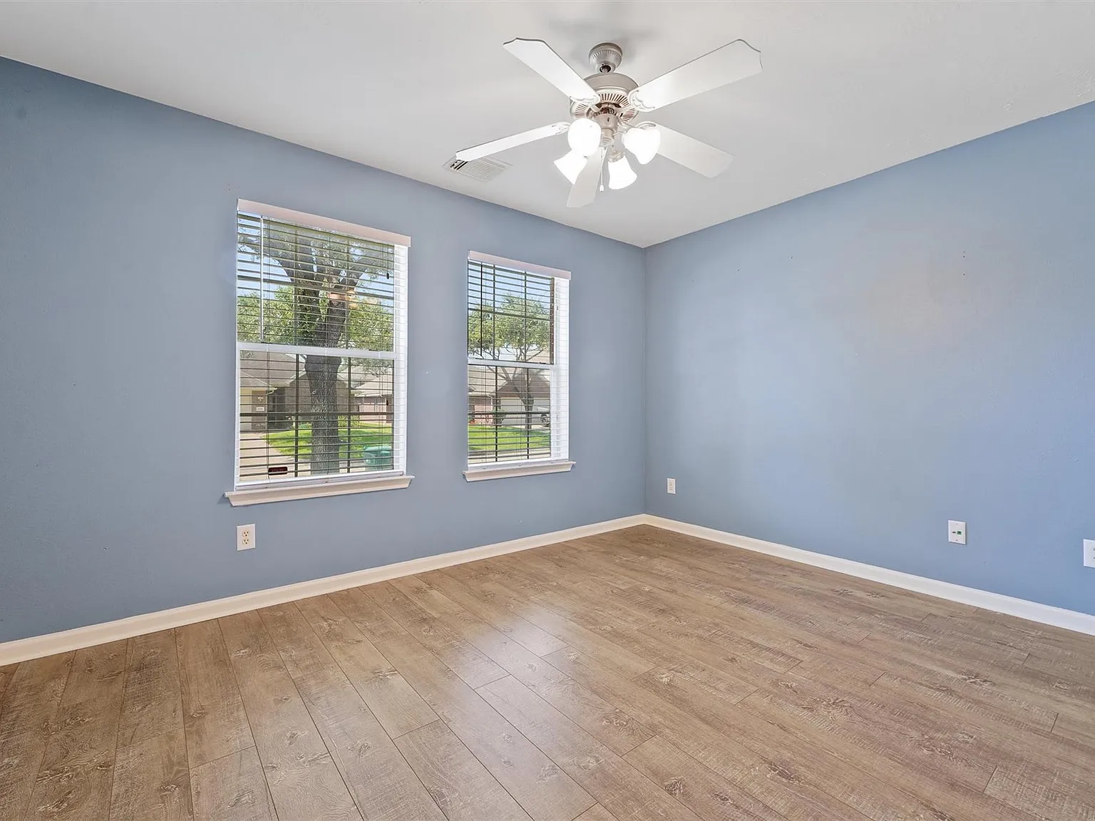 3 bed, 2.0 bath, 1783 sqft, $2,100 — Photo 3