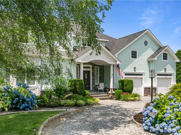 121 Seaside Dr, Jamestown, RI 02835