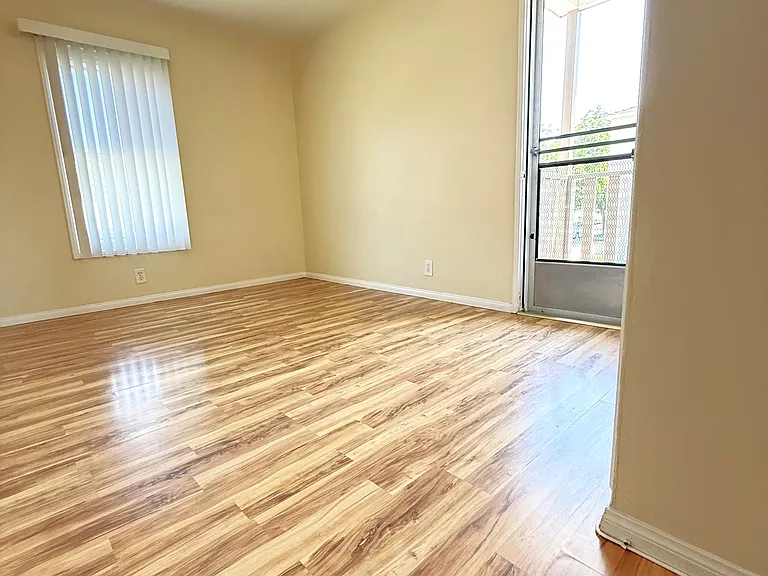 1721 N Glenoaks Blvd — Photo 9