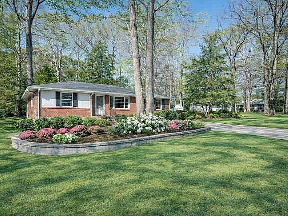 3rd image of 1178 Balsam Dr