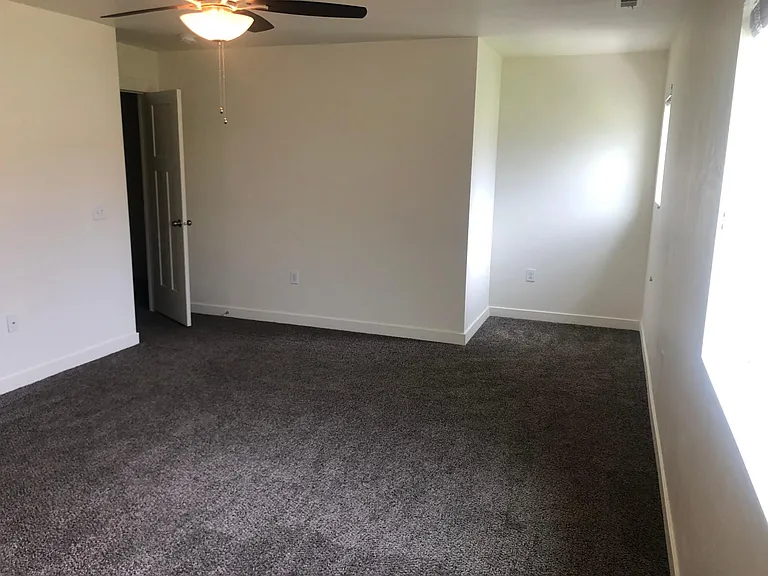 203 E 700 N — Photo 11