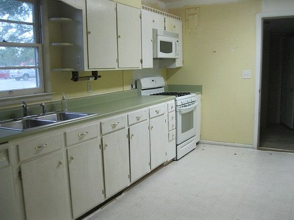 5th image of 211 E Howard St