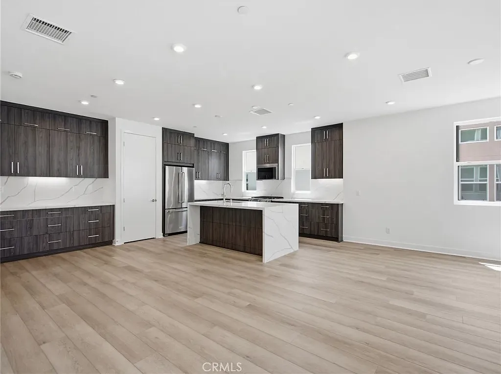 3 bed, 2.5 bath, 1458 sqft, $3,750 — Photo 1