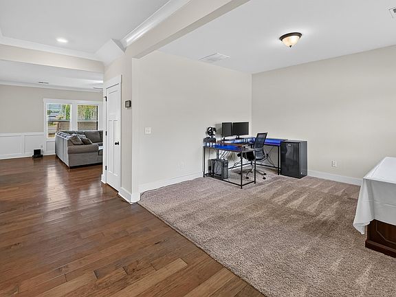 3rd image of 222 Delbourne Ln