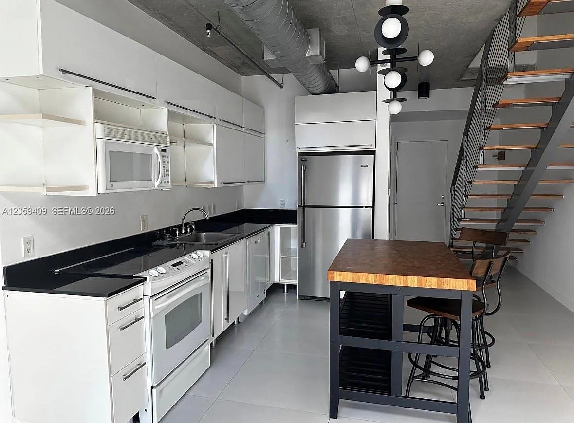Neo Vertika Condo — Photo 2