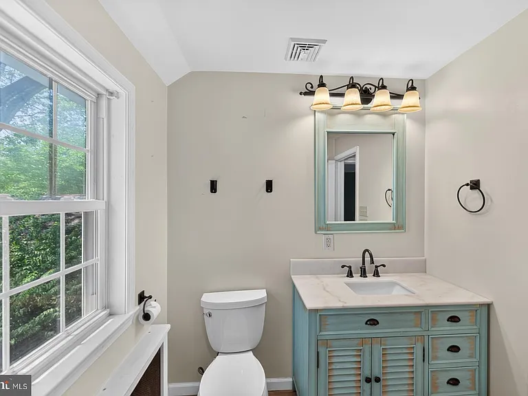 1512 Wilson St — Photo 16