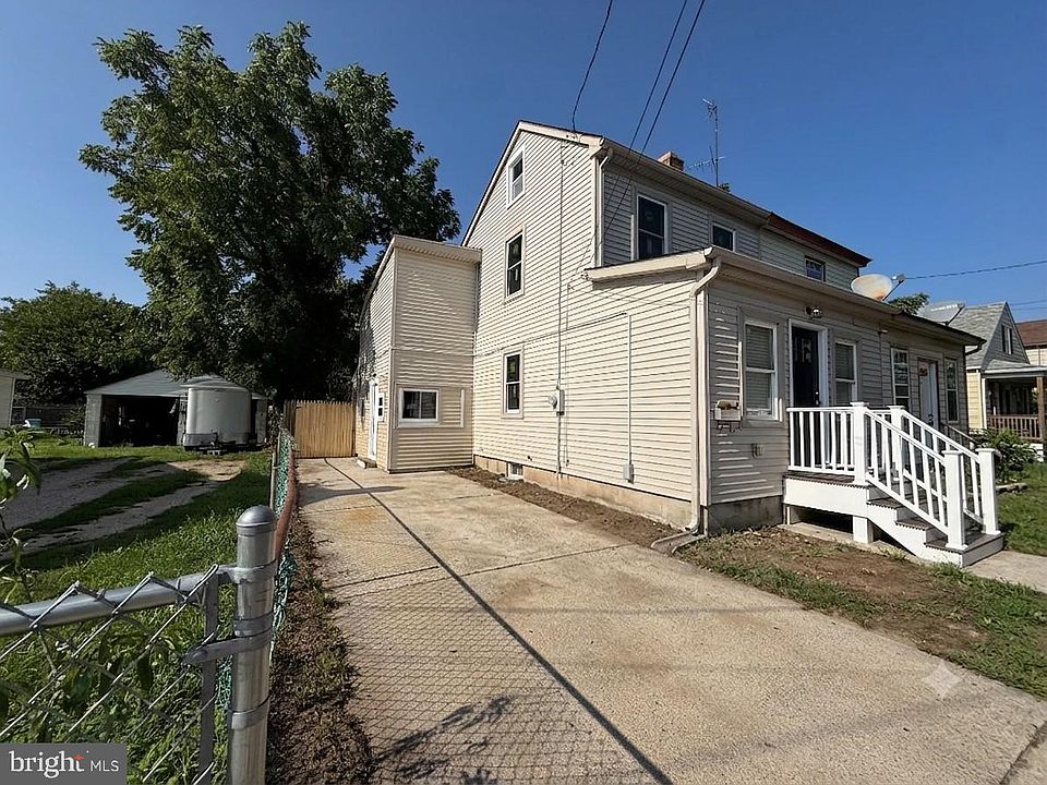 1st image of 308 E Main St