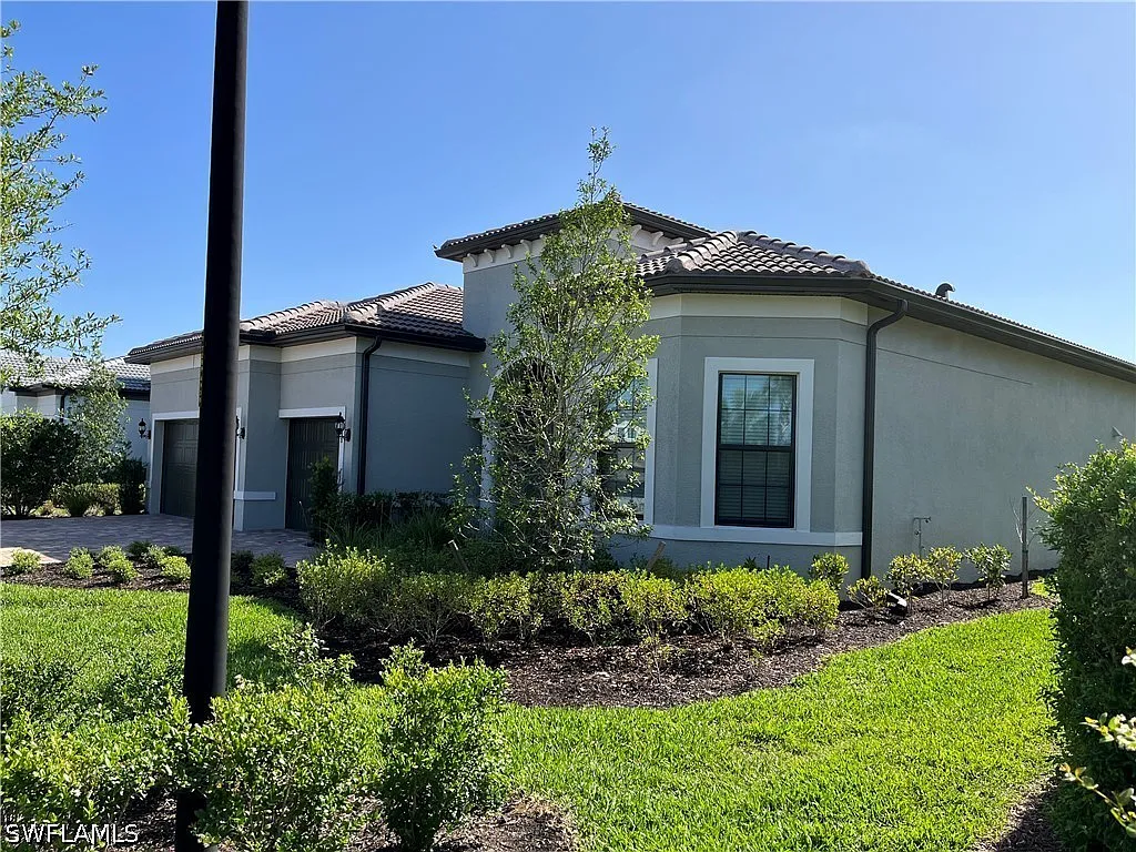 3 bed, 2500 sqft, $4,295 — Photo 2