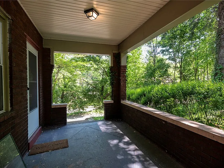 565 Ardmore Blvd — Photo 2