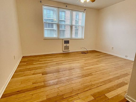 2nd image of 1819 N Cambridge Ave #310