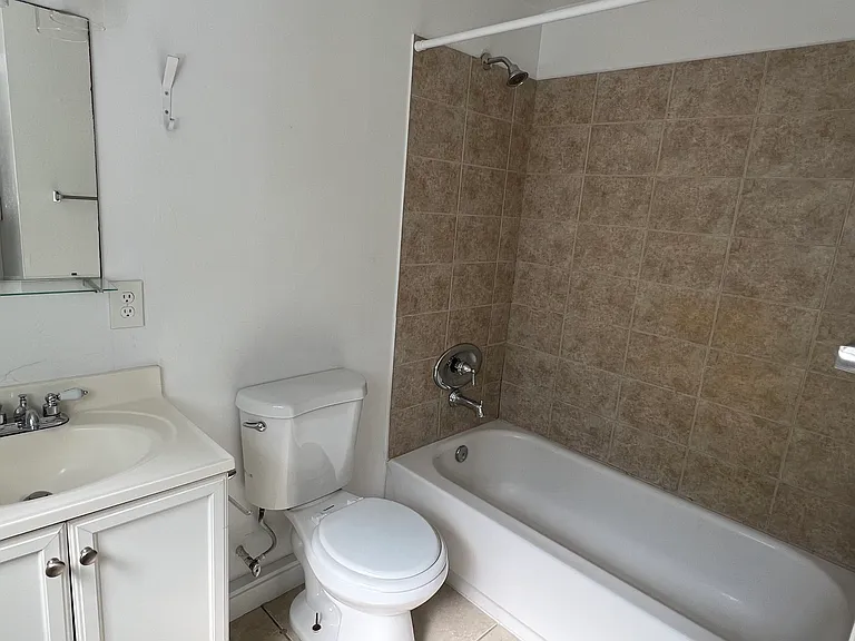 608 1/2 Oak St #1/2 — Photo 19