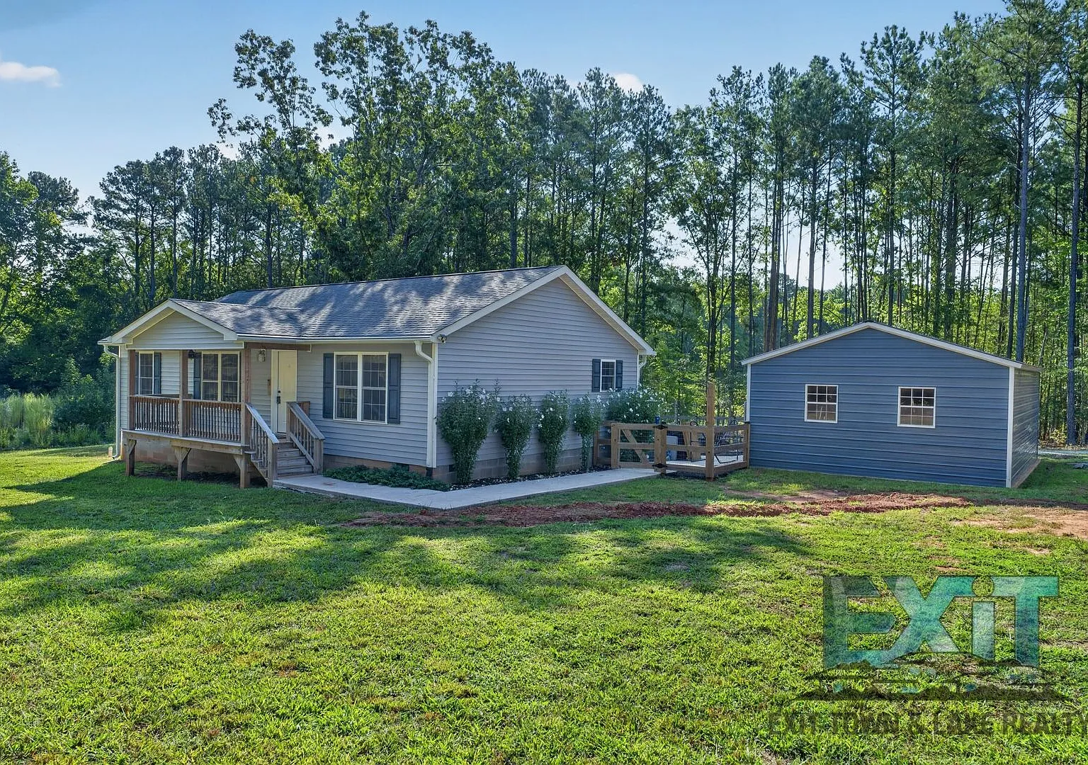 Charming 3BR/2BA Home with Fenced Yard & Detached Garage — Photo 2