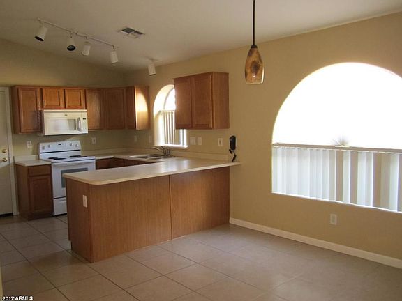 3rd image of 10905 W Lewis Ave