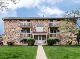 8337 Woodland Dr #6, Darien, IL 60561