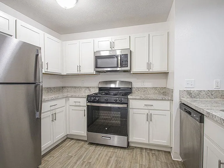 North Pointe Apartments — Photo 28