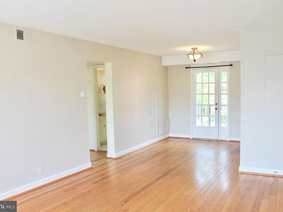 5th image of 2928 S Buchanan St APT B1