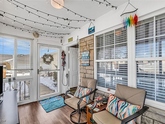5th image of 729 Villa Dr