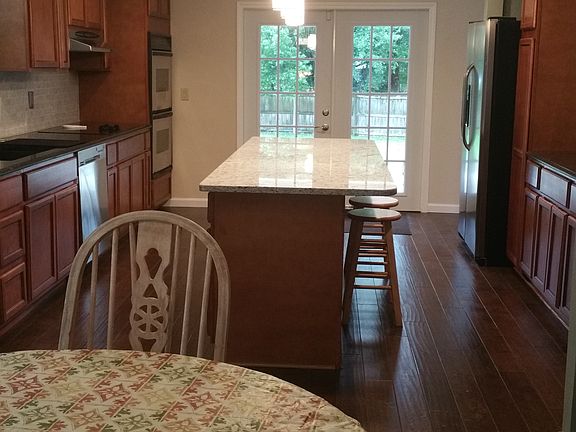 4th image of 410 E Country Circle Dr