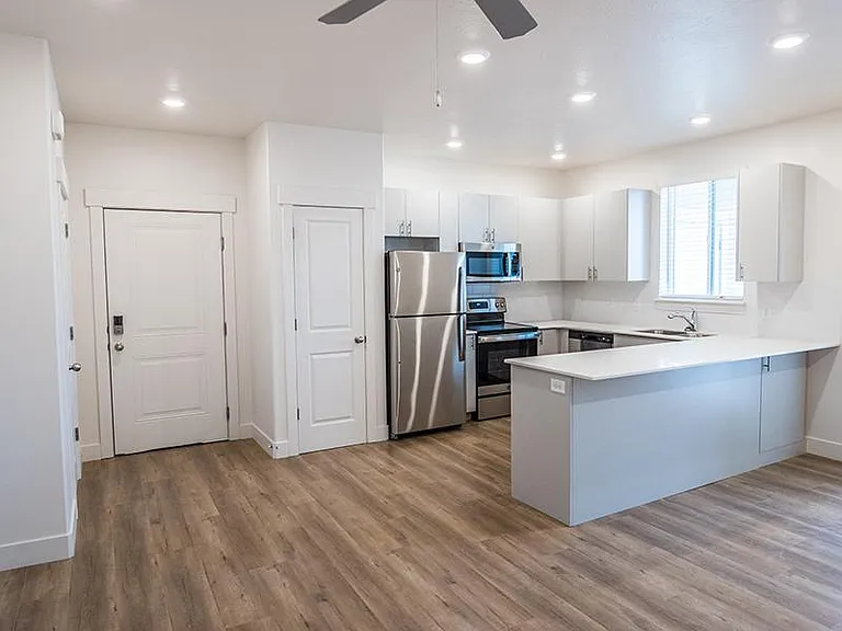 TRAIL HOLLOW APARTMENTS — Photo 23